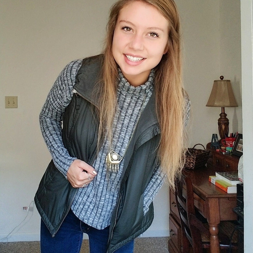 Meet your Posher, Alexis